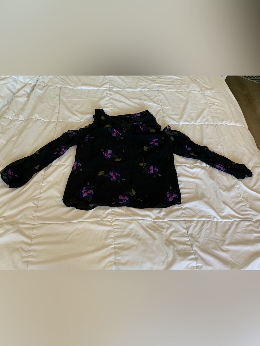 Sanctuary Black Cold-Shoulder Blouse with Purple Floral Print Size Small NWT